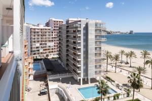 una vista della spiaggia dal balcone di un edificio di Montemar, C-8º-22 a Cullera