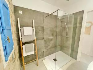 a bathroom with a shower with a glass door at Resort El Paraíso Secreto in Miller +34 photos