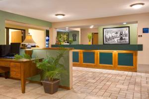 Lobby alebo recepcia v ubytovaní Super 8 by Wyndham Lynchburg VA