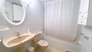 Koupelna v ubytování Garbinell 2 2 + 29 fotografií