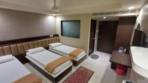 Katil atau katil-katil dalam bilik di Sridham 100 mts from Sea Beach