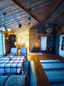 a large room with two beds and a table at Cozy cabin HYLLA in Hamnvågnes