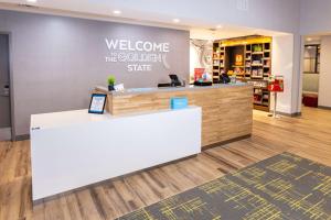 Hampton Inn Selma, Ca的证书、奖牌、标识或其他文件