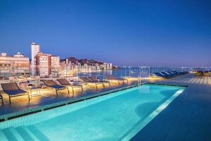 Bazén v ubytování Barceló Benidorm Beach - Adults Recommended nebo v jeho okolí