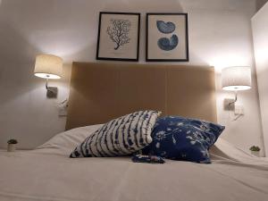 เตียงในห้องที่ Excellent views