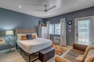 a bedroom with a bed and a living room at Budget friendly studio apt in historic Springfield in Jacksonville