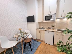 Kuchyň nebo kuchyňský kout v ubytování APARTAMENTOS SAN ANDRES