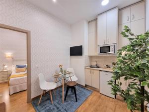 Kuchyň nebo kuchyňský kout v ubytování APARTAMENTOS SAN ANDRES