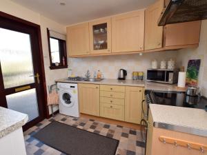 Dapur atau dapur kecil di 2 Bed in Isle of Whithorn 77880 +5 gambar