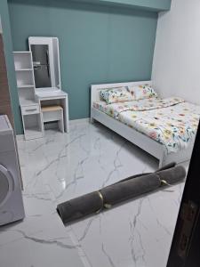a bedroom with a bed and an umbrella on the floor at Urban Lifestyle in Dubai