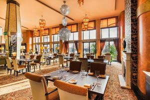 Um restaurante ou outro lugar para comer em Hotel Savannah