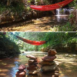 dos fotos de un arroyo con una hamaca roja y un río en Casinha Original de Fazenda, en Araras