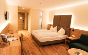 A bed or beds in a room at Hotel Regina