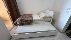 A bed or beds in a room at Casablanca beach resort, first line with private beach and swimming pools, Még 12 kép