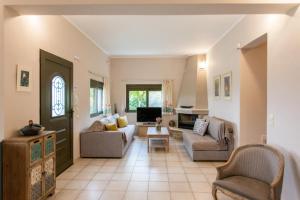 Χώρος καθιστικού στο Aoria Villa By Hope Estate +44 φωτογραφίες