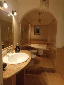 a bathroom with a sink and a bath tub at Casa vacanze home cecilie in Reggio di Calabria