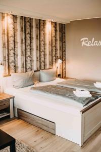 Ein Bett oder Betten in einem Zimmer der Unterkunft Haus Vier Jahreszeiten am See HS 473