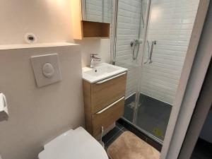 Fotografia z galérie ubytovania Appartement lumineux au Pouliguen - Proche port et plage, idéal pour vacances en famille - FR-1-392-223 v destinácii Le Pouliguen