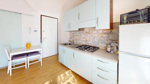 Køkken eller tekøkken på CliVio - By Ligooria