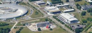 una vista aérea de una ciudad con un gran edificio en Ashbrook Harwell 18, en Didcot