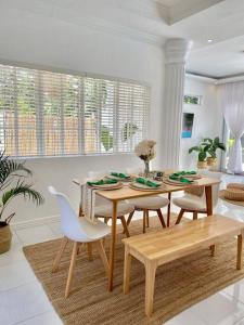 a living room with a wooden table and chairs at The White Villa in Lipa in Lipa