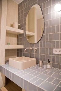 Vonios kambarys apgyvendinimo įstaigoje Wonderful Luxury and Design Apt in Mouffetard