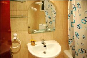 Łazienka w obiekcie Apartamentos los Boliches