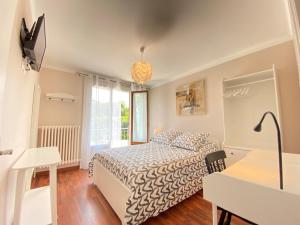 Appartement Annecy, 2 pièces, 4 personnes - FR-1-432-2にあるベッド