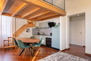 a kitchen and dining room with a table and chairs at Villa Raggi Relais in Castelletto d'Orba