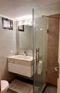 Bathroom sa Elite Residence - Furnished Apartments