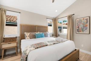 a bedroom with a large bed and two windows at The Zen Den Your Luxury Vacay Awaits in San Diego