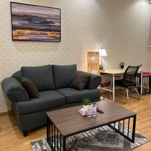 a living room with a couch and a table at استديو فاخر ومريح in Riyadh