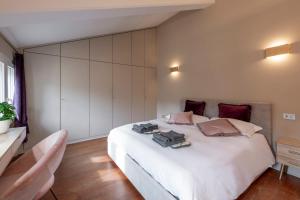 Letto o letti in una camera di Pontaccio, 4 – Vivere in Brera, con ampio terrazzo