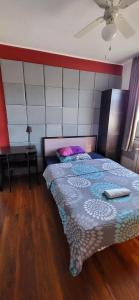 Łóżko lub łóżka w pokoju w obiekcie M Hostel