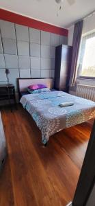 Łóżko lub łóżka w pokoju w obiekcie M Hostel