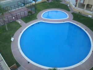 Uma vista da piscina em Apartamentos Turísticos Puerto Tomás Maestre ou nos arredores