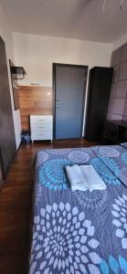 Łóżko lub łóżka w pokoju w obiekcie M Hostel