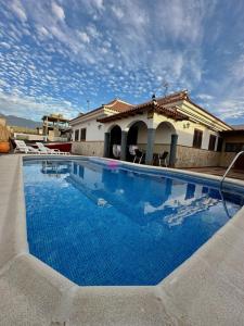 Bazén v ubytování CASA CON PISCINA EN TENERIFE - VISTA MAR Y EL TEIDE nebo v jeho okolí