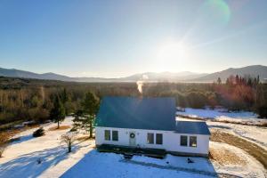 64J Stunning views, close to attractions! 20 min to Bretton Woods. Pool & gym passes! зимой