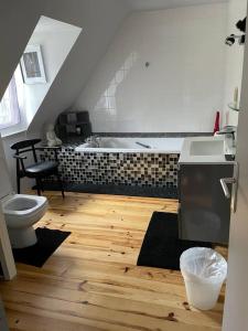a bathroom with a bath tub and a toilet at Villa de 4 chambres avec piscine privee terrasse et wifi a Plouigneau in Plouigneau
