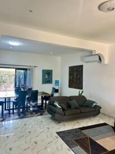 Area soggiorno di La Baraka, extravagant villa for 8 with pool in Saly