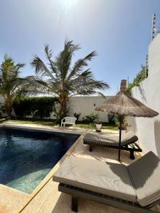 Piscina de la sau aproape de La Baraka, extravagant villa for 8 with pool in Saly