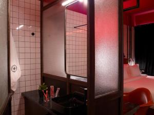 Bagno di Dave Red Athens, a member of Brown Hotels