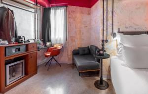 Cucina o angolo cottura di Dave Red Athens, a member of Brown Hotels