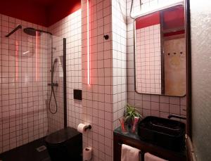 Bagno di Dave Red Athens, a member of Brown Hotels