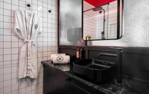 Bagno di Dave Red Athens, a member of Brown Hotels