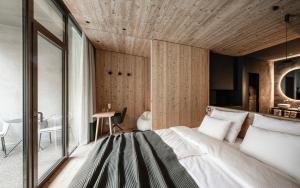A bed or beds in a room at OLM Nature Escape - Eco Aparthotel