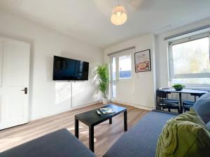 a living room with a couch and a table at 2 Bed- Belsize Park in London