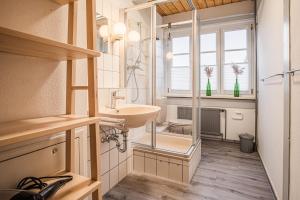 Koupelna v ubytování Haus Möwe + 37 fotografií