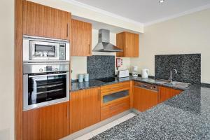 Η κουζίνα ή μικρή κουζίνα στο Apartment Lucia Albufeira +1 φωτογραφίες